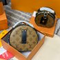 P115 comes with a gift boxLV round cake bagThe classic round pancake bag hat box has b