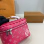 p115LVThe makeup bag that you love, practical and exquisite!The design is like a smal