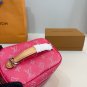 p115LVThe makeup bag that you love, practical and exquisite!The design is like a smal