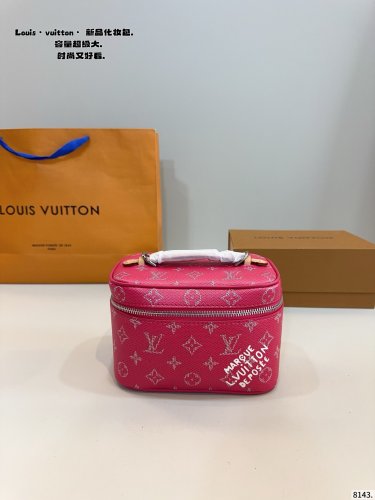 p115LVThe makeup bag that you love, practical and exquisite!The design is like a smal_960