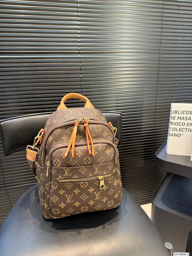 P120 Lv popular backpack shipment, new men's and women's backs look good. As a qualified b_2176