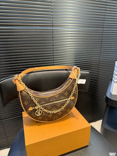 P120 with folding box chip version LV 2022 show pea bag armpit bag is popular this year, b