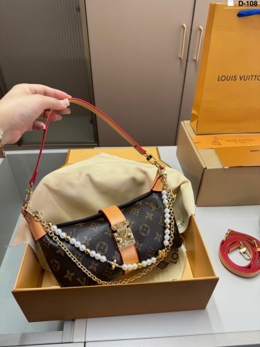 p120D-108 size 21 &Atilde;� 12 folding boxThe LV Pochette Mia handbag from Louis Vuitton has