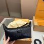 p120D-108 size 21 × 12 folding boxThe LV Pochette Mia handbag from Louis Vuitton has_1086