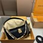 p120D-108 size 21 × 12 folding boxThe LV Pochette Mia handbag from Louis Vuitton has_1086