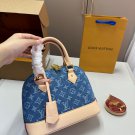 p120D-412 size 24 × 18The new Lv denim shell bag is eye-catching, very unique, with a