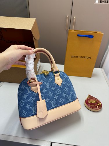 p120D-412 size 24 &Atilde;� 18The new Lv denim shell bag is eye-catching, very unique, with a