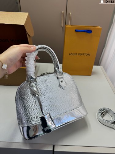 p120D-412 size 25 &Atilde;� 18Lv's new water ripple shell bag, this shell bag is eye-catching