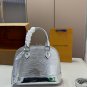 p120D-412 size 25 × 18Lv's new water ripple shell bag, this shell bag is eye-catching