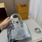 p120D-412 size 25 × 18Lv's new water ripple shell bag, this shell bag is eye-catching