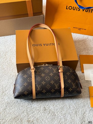 p120Lv Louis Vuitton  Alma BB Printed Leather Shell BagThe original high-quality bag,