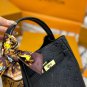 P125 comes with a gift boxLV's new bucket bag is super practical, suitable for both spor