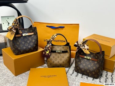 P125 comes with a gift boxLV's new bucket bag is super practical, suitable for both spor_2096