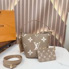 P125 Folding Gift BoxAnother popular Crispy fried chicken from LV Zhonggubao!!A bag th