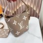 P125 Folding Gift BoxAnother popular Crispy fried chicken from LV Zhonggubao!!A bag th