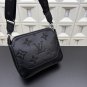 P125 Louis VuittonLV embossed cowhide messenger bag, single shoulder crossbody bag, men'