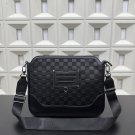 P125 Louis VuittonLV embossed messenger bag, single shoulder crossbody bag, men's bag, c