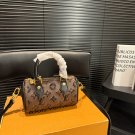 P125 LV Pillow BagSweet and cool, a whole love to live inVersatile and fashionable, wi