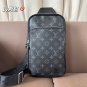 P125 The new men's chest bag Lv chest bag features a zipper for easy access, allowing yo