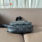 P125 The new men's chest bag Lv chest bag features a zipper for easy access, allowing yo