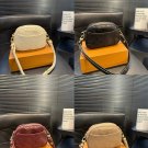 P125 with folding boxLV camera bagComfort and refinement coexistConcise and elegant