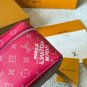 p125LV Monogram Makeup BagLV Monogram series makeup bag, model M27158, usingClassic
