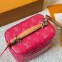 p125LV Monogram Makeup BagLV Monogram series makeup bag, model M27158, usingClassic