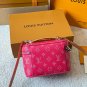 p125LV Monogram Makeup BagLV Monogram series makeup bag, model M27158, usingClassic