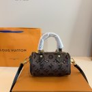 p125LV Speedy glitter limited edition pillow bag. This Retiro handbag is made of iconic