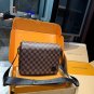 P130 (gift box packaging)LV Men's Postman Bag VOYAGER Postman Bag Structure and Accessor