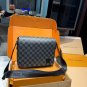 P130 (gift box packaging)LV Men's Postman Bag VOYAGER Postman Bag Structure and Accessor