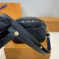 P130 comes with a gift boxLV new embossed shoulder bagA product full of atmosphereAn