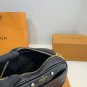 P130 comes with a gift boxLV new embossed shoulder bagA product full of atmosphereAn