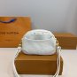 P130 comes with a gift boxLV new embossed shoulder bagA product full of atmosphereAn_945