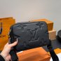 P130 Gift Boxtop-grain leathersize&iuml;&frac14;�2314cmLv Embossed Latest Men's Camera Bag Black