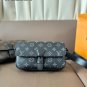 P130 Lv New Postman BagMen's bag sharing Louis Vuitton shoulder bagNew postal bag with
