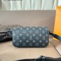 P130 Lv New Postman BagMen's bag sharing Louis Vuitton shoulder bagNew postal bag with