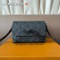 P130 with folding box LV's newly launched men's mailman bag is so popular that it is hard