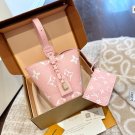 p130Folding gift box packagingLV x TM series! ALL IN BB HandbagIf you ask, the L! Fa