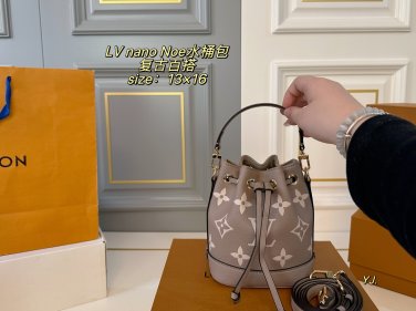 P135 (Folding Box)size&iuml;&frac14;�13&Atilde;�16LV Louis Vuitton embossed nano noe bucket bagThe body