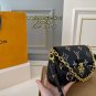 P135 (Folding Box)size&iuml;&frac14;�25&Atilde;�15LV Louis Vuitton's new embossed Favorite cloud bagThe