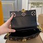 P135 (Folding Box)size:25×15LV Louis Vuitton's new embossed Favorite cloud bagThe
