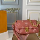 P135 (Folding Box)size：25×15LV Louis Vuitton's new embossed Favorite cloud bagThe_1857