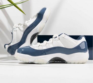 11 Retro Low Diffused Blue