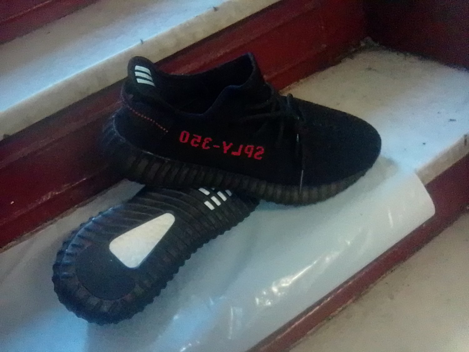 Size 9 Men Yeezy Boost 350