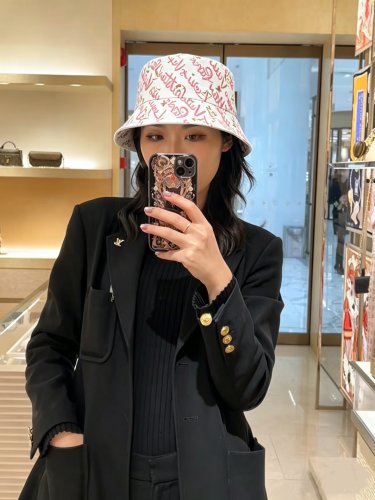 LV versatile baseball cap (126)