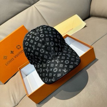 LV versatile baseball cap (494)