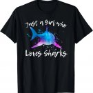 JUST A GIRL WHO LOVES SHARKS Women Kids Vintage Great White T-Shirt JUST A GIRL WHO LOVES SHARKS Women Kids Vintage Great White T-Shirt