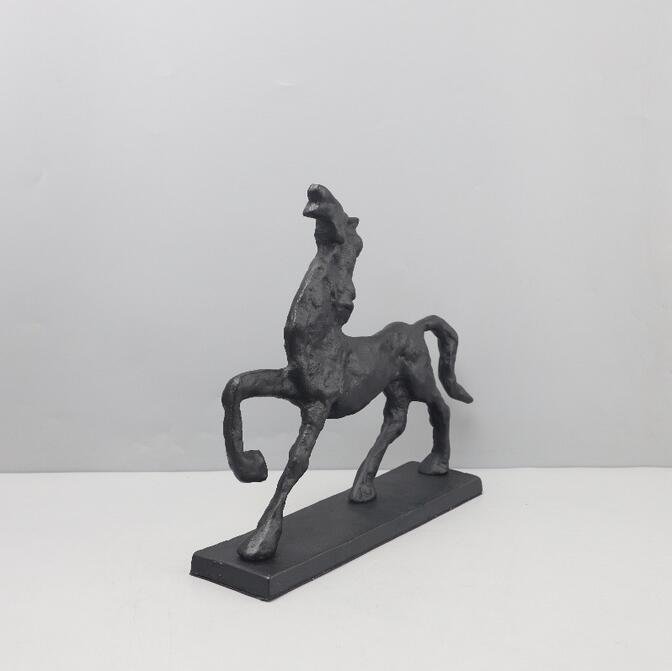 Creative geometric cast iron walking horse animal sculpture decoration B style