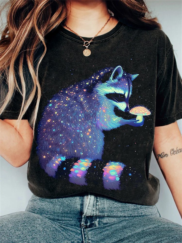 Women's Raccoon Holding Mysterious Mushroom Print Casual T-Shirt